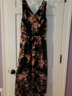 Black Floral V-Neck Maxi Dress - Peach Floral Print